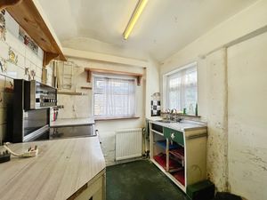 Kitchen- click for photo gallery